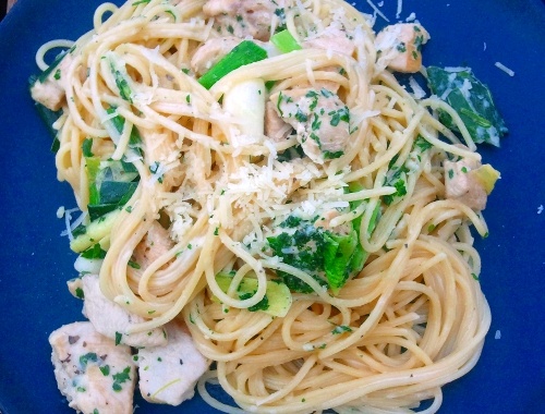 Pasta med kycklingfilé, purjolök och crème fraiche Pasta med kycklingfilé, purjolök och crème fraiche